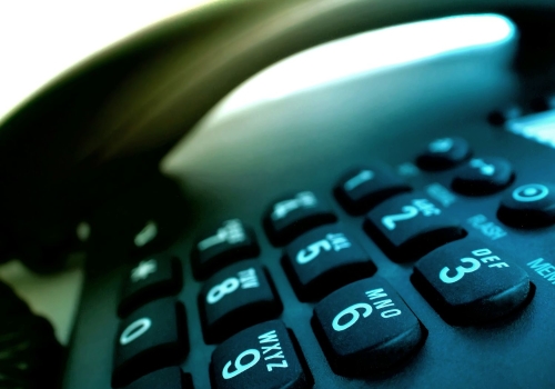 Каким стал уровень телефонного обслуживания телекоммуникационных компаний в 2012 году?